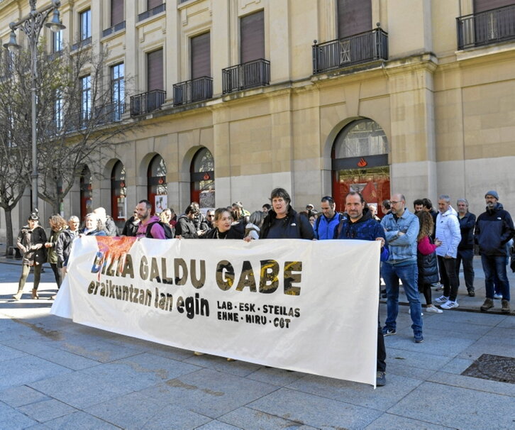Concentración sindical ante el Gobierno.
