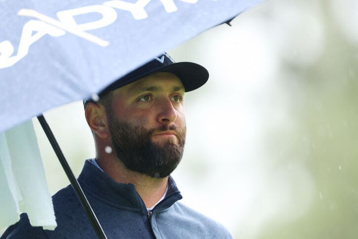 La lluvia ha complicado el camino de Jon Rahm en Augusta.
