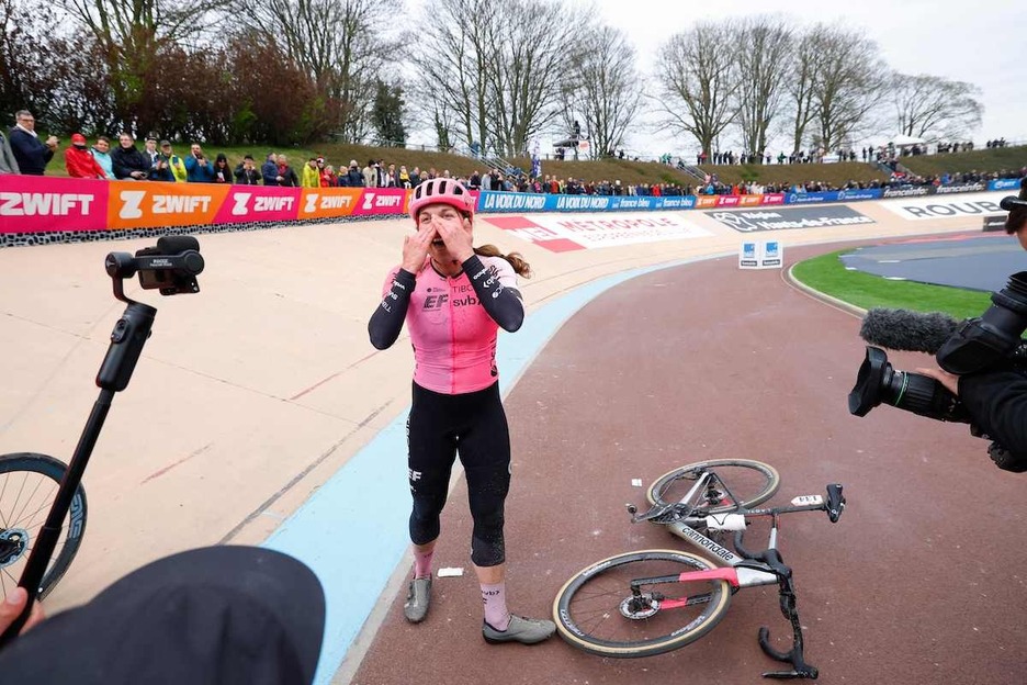 Alison Jackson izan zen azkarrena larunbatean korritutako emakumezko proban.