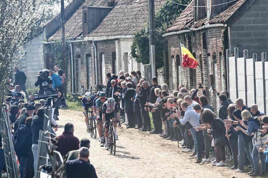 Txirrindulariak, ahal duten guztia ematen.