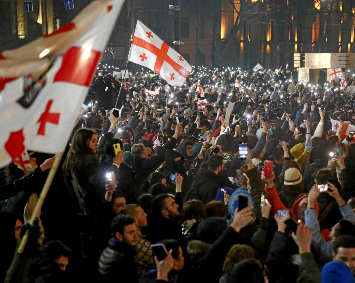 Un mes de protestas en revolución de las rosas 2.0 Mundua