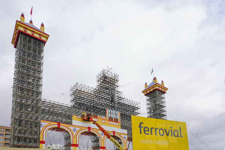 Entrada al recinto de la Feria de Sevilla, construido por Ferovial con un presupuesto dde 1,2 millones de euros. 