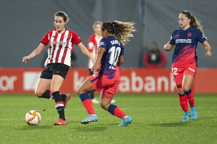 Marta Unzue, en una imagen de archivo, en un partido frente al Atlético de Madrid. 