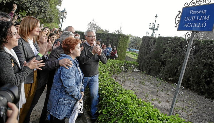 Inauguración del paseo Agulló en València en 2018. La placa fue arrancada horas después.