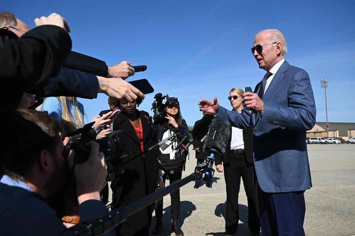  El presidente de Estados Unidos, Joe Biden, hace declaraciones en la base aérea de Maryland antes de partir hacia Irlanda. 