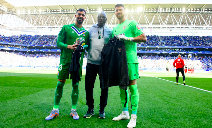 Simón posa con Pacheco y N'Kono en el partido ante el Espanyol. (@AthleticClub) Simón posa con Pacheco y N'Kono en el partido ante el Espanyol. (@AthleticClub)