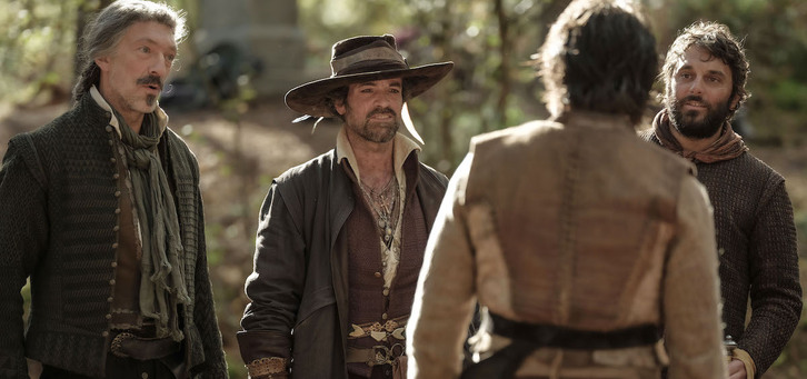 Vincent Cassel, Romain Duris y Pio Marmaï frente a François Civil.