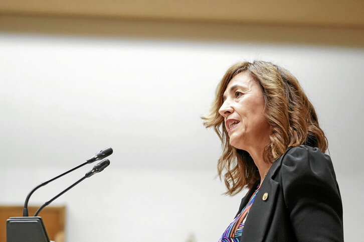 La consejera Olatz Garamendi, en su intervención ante el pleno del 17 de marzo.