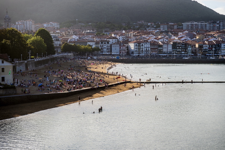 Irudian, Lekeitio,  ‘Auzolandegiak’ gazte boluntariotzako programaren helmugetako bat.