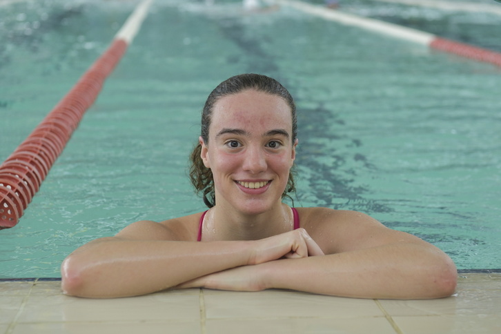 Nahia Garrido entrenatu berritan, Tolosako igerilekuan. 