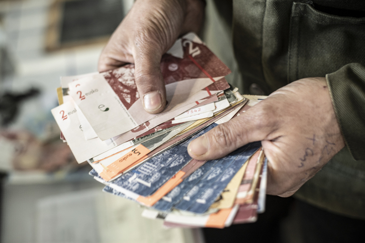 Manojo de euskos, en la fiesta de ayer de Ezpeleta.