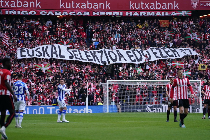 Euskal selekzioaren aldeko aldarria Iñigo Cabacas Herri Harmailan.
