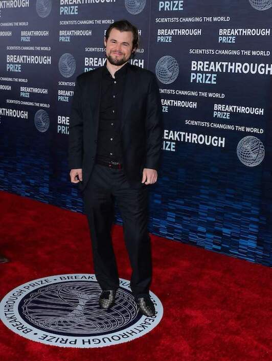 Magnus Carlsen no anda por Astaná, pero su espíritu sobrevuela el Mundial de Ajedrez.