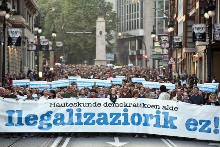 Bilbon egindako mobilizazioa, Bilduren legez kanporatzea salatzeko