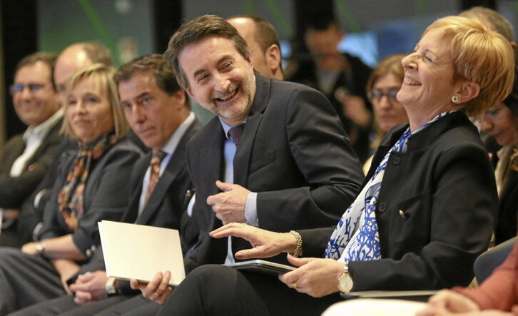 El consejero delegado de Repsol y expresidente del EBB, Josu Jon Imaz, junto a la consejera Arantxa Tapia, en marzo.