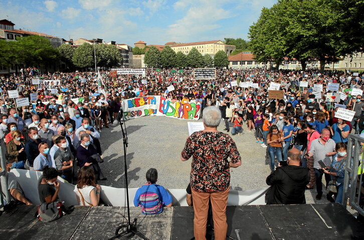 2021. urteko maiatzaren 28an 10.000 herritar inguru batu ziren murgiltze ereduaren defentsan, Baionan antolaturiko manifestazioan.