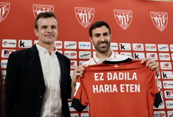 Balenziaga ha comparecido junto al presidente Jon Uriarte.