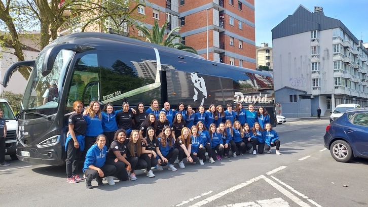 Bera Berako lehen taldeko eta kadete mailako jokalariak, Malagara abiatzeko prest.