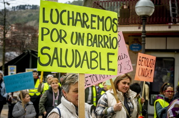 Vecinas de barrios del sur se manifiestan pidiendo más atención del Consistorio bilbaino.