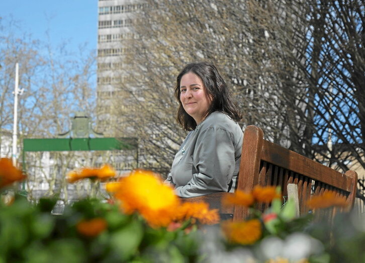 Garbiñe Larrea Iturralde, elkarrizketarako egindako argazki saioan.