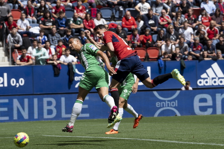 Budimir, el gran protagonista del partido, ha anotado así su segunda diana, de cabezazo picado.