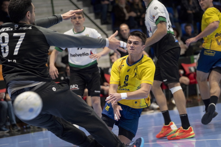 Tras el tropiezo ante el Sinfín, Bidasoa Irun ha vuelto a reencontrarse con la victoria frente a Ademar León.