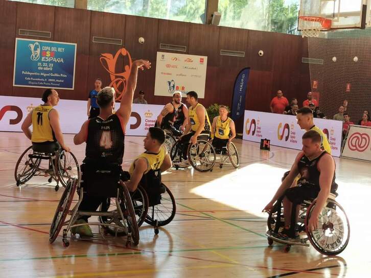 Bidaideak ha conseguido un triunfo tan agónico como importante en Vallecas.