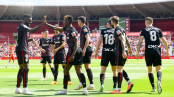 Williams anaiak Nicok Almerian egindako gola ospatzen taldekideekin batera.