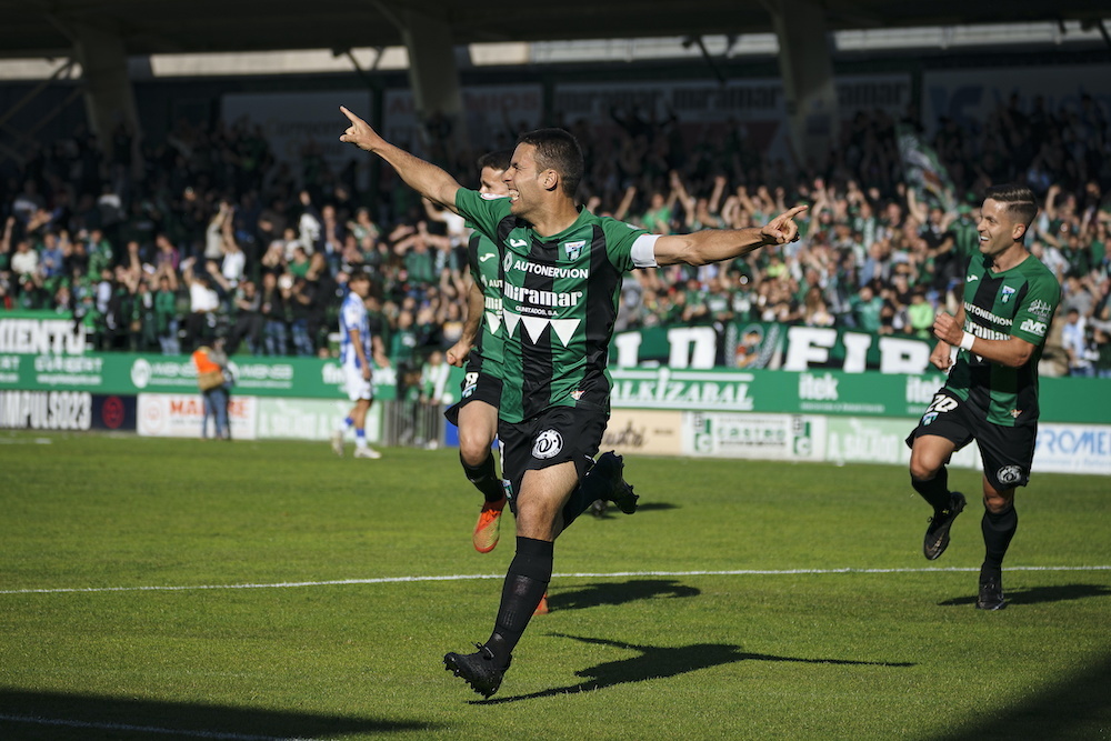 El capit&aacute;n Aitor Villar abri&oacute; el marcador ante la Real C. (Aritz LOIOLA / FOKU)
