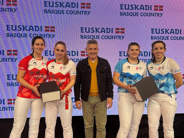Nora Mendizabal, Amaia Aldai, Andrea Capellan eta Olatz Arrizabalaga, AEBtan jokatuko duten lau pilotariak.