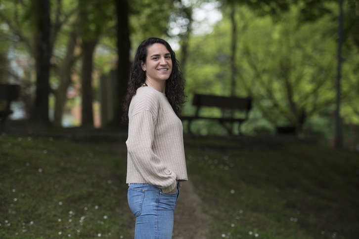 Esther Arrojeria, Bera Berako jokalaria.