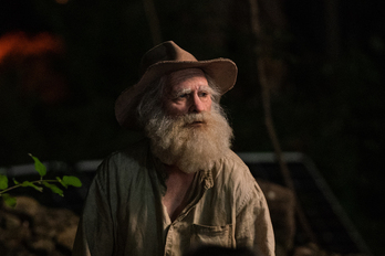Joaquin Phoenix caracterizado de Beau en la vejez.