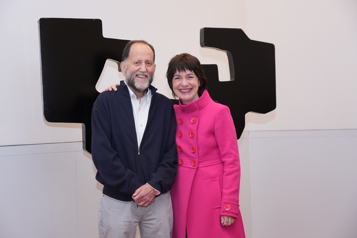 Beatriz Fernandez eta Patxi Goenaga, aurkezpenean.