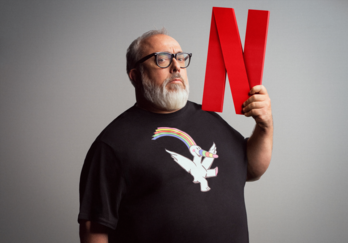 Álex de la Iglesia incluirá en su ficción a un asesino en serie cuya firma es un muñeco de Curro.