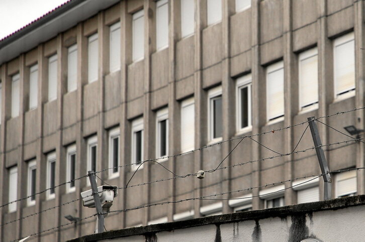 Vista exterior del CRA de Hendaia, anexo a la Comisaría de Policía sita en la localidad labortana.