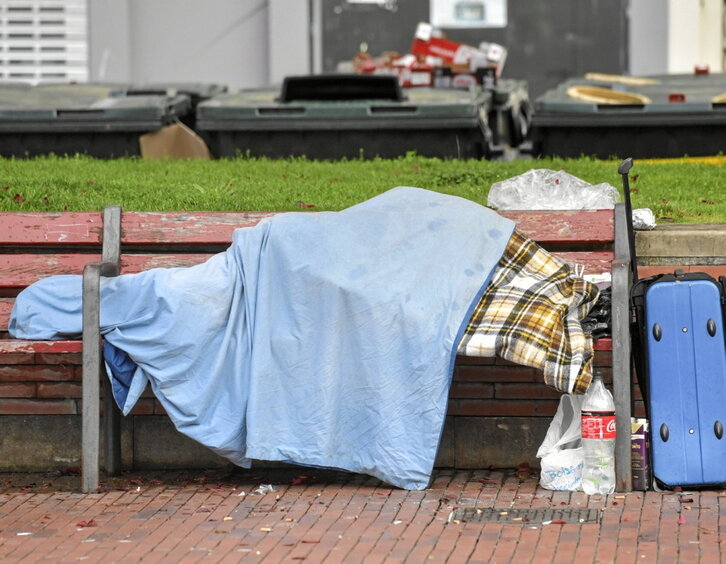 Entre 50 y 100 personas carecen de techo en Nafarroa.