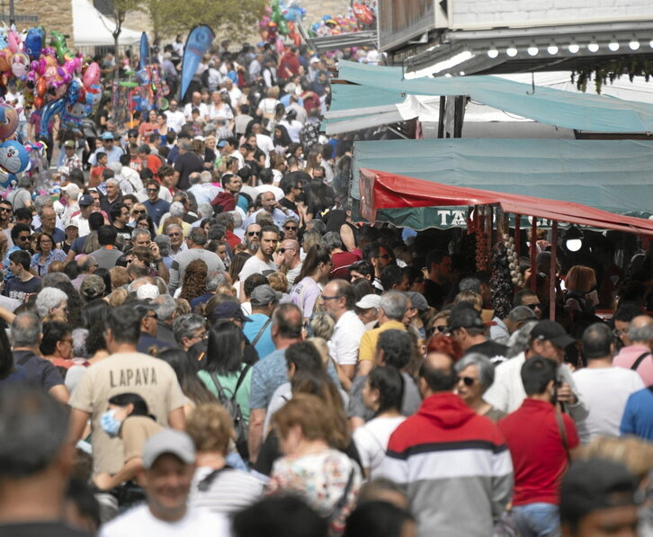 Jendetza, Armentiako postuen artean.