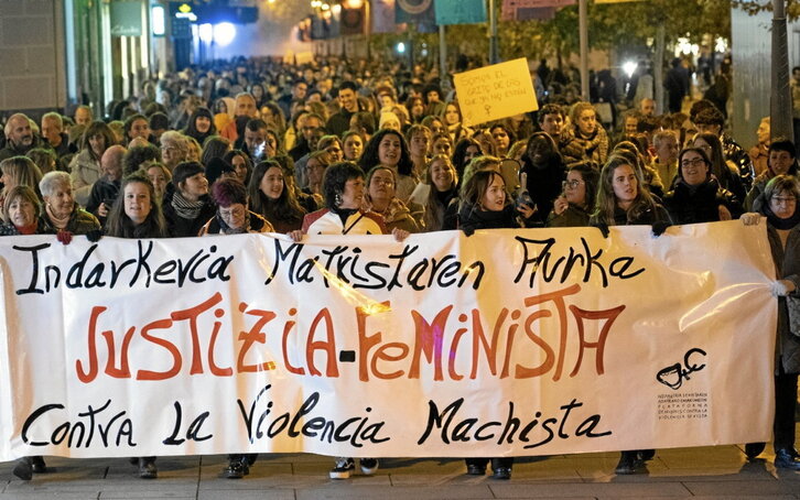 Manifestación en Iruñea en el día por la eliminación de la violencia machista.