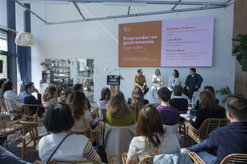 Las mesas redondas se han celebrado en la quinta planta de Tabakalera.