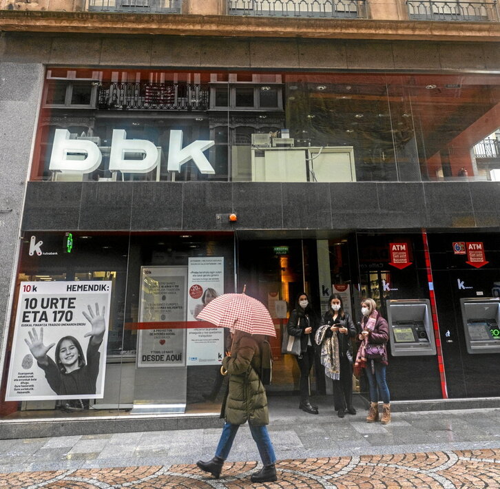 Imagen de archivo de una oficina de Kutxabank, en el Casco Viejo bilbaino.