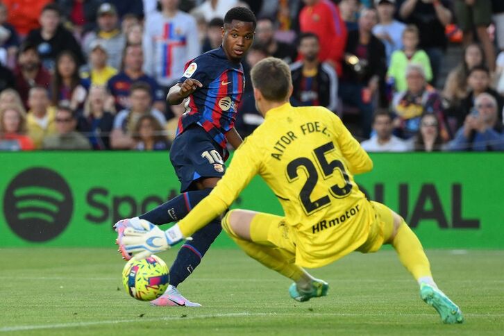 Aitor Fernández ha brillado bajo palos en un encuentro en el que Osasuna se ha vaciado defensivamente.