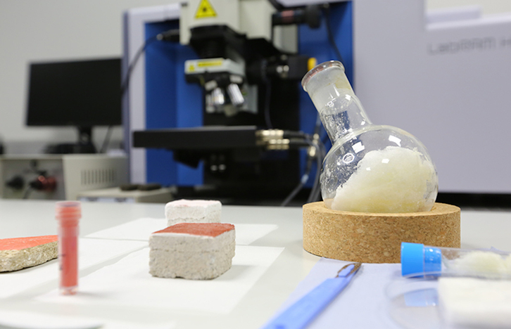 Material berrien ikerketa, irudian.