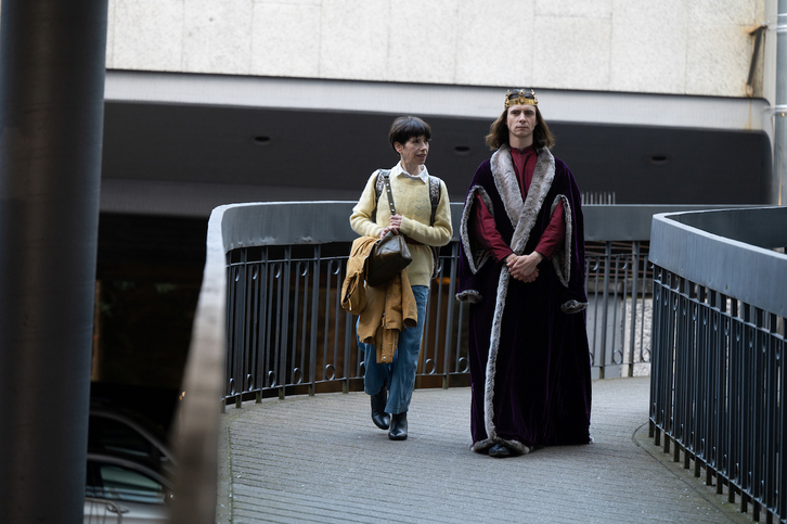 A Sally Hawkins se le aparece Ricardo III (Harry Lloyd).