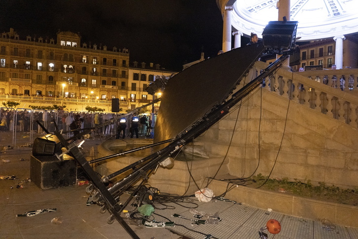 La pantalla gigante que ha desplomado de la Plaza de Castillo.