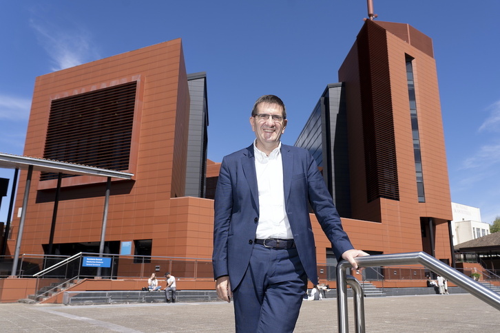 Juan Jose Etxeberria, Deustoko Donostiako campusean.