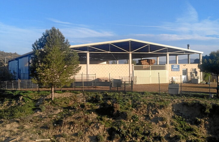 El corral construido sobre el yacimiento arqueológico romano de El Planaz, a unos diez kilómetros de la ciudad de Santa Kriz.