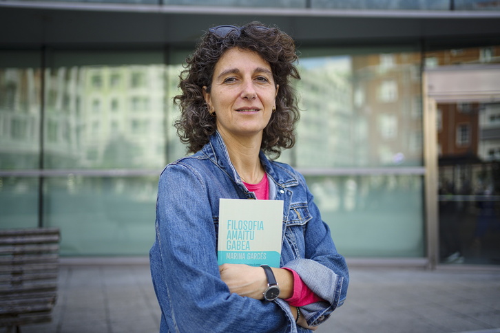 Marina Garcés, con su ‘Filosofia amaitu gabea’ que ha editado en euskara Jakin.