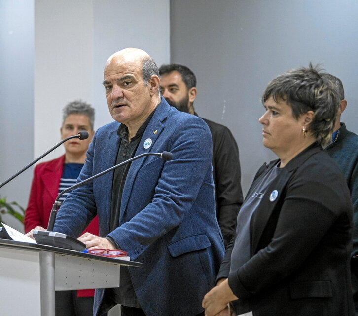 Koldo Tellitu eta Nekane Artola, Hezkuntza legea baloratzeko atzo egin zuten agerraldian.