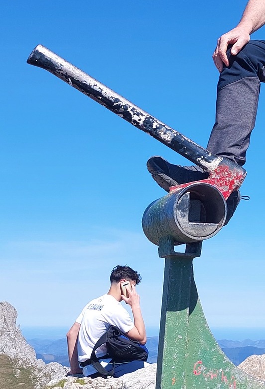 Aizkorri tontorreko aizkora.