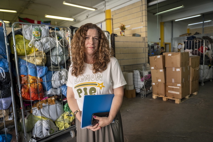 Emaus Fundazioaren Irungo Ekocenterra ezagutu dugu Marian Parga oihalen sekzioko arduradunarekin.